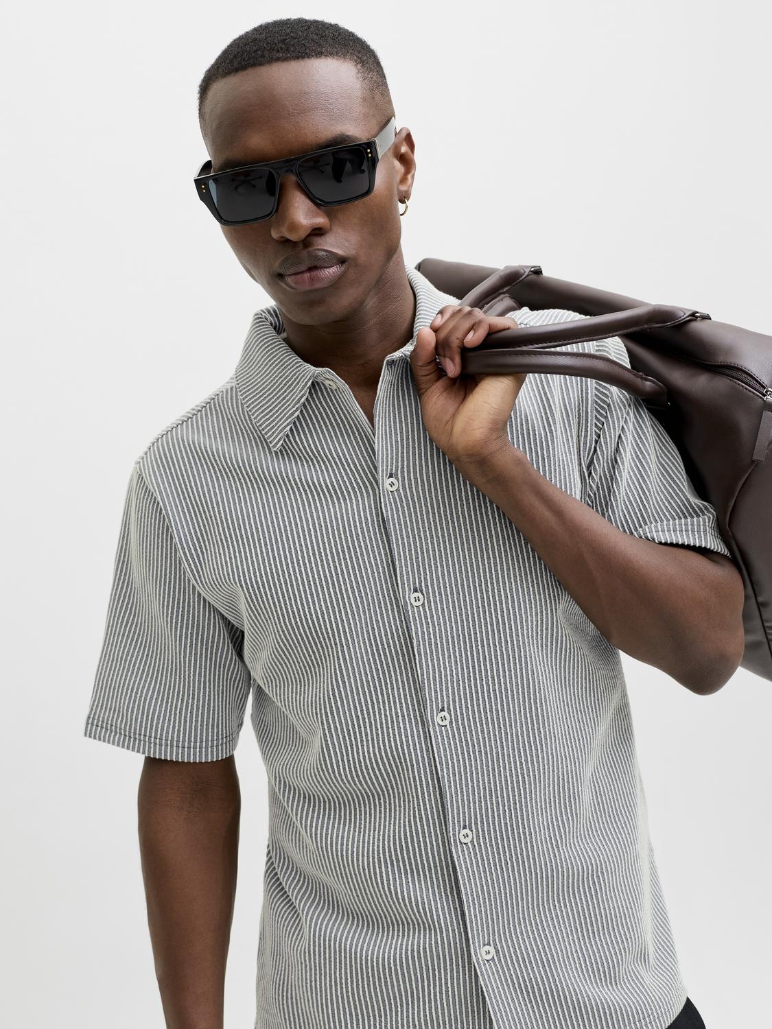 model_shot-creative